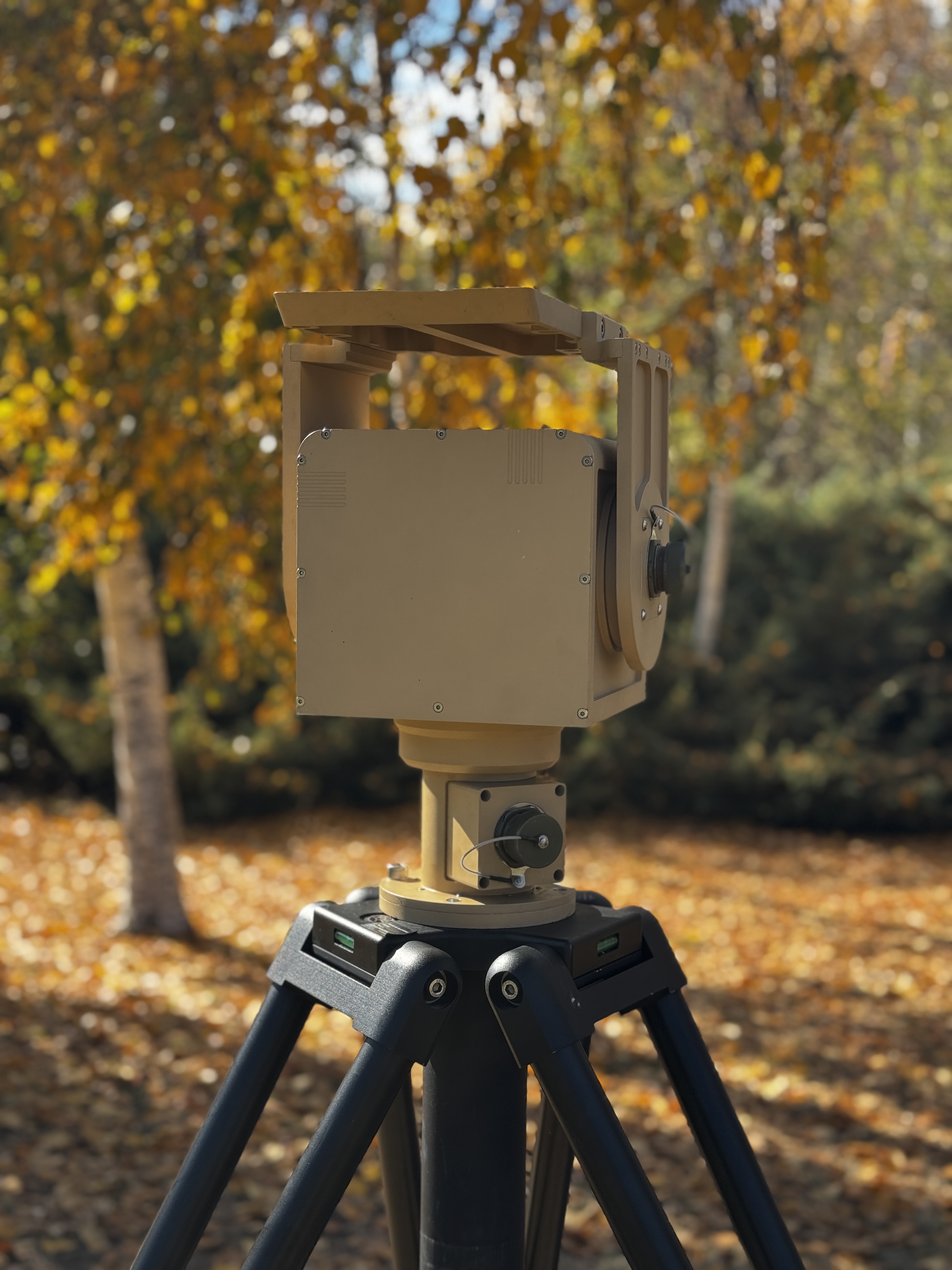 PED10-Ultra-Precision-Electromechanical-Pan-Tilt-(2)-