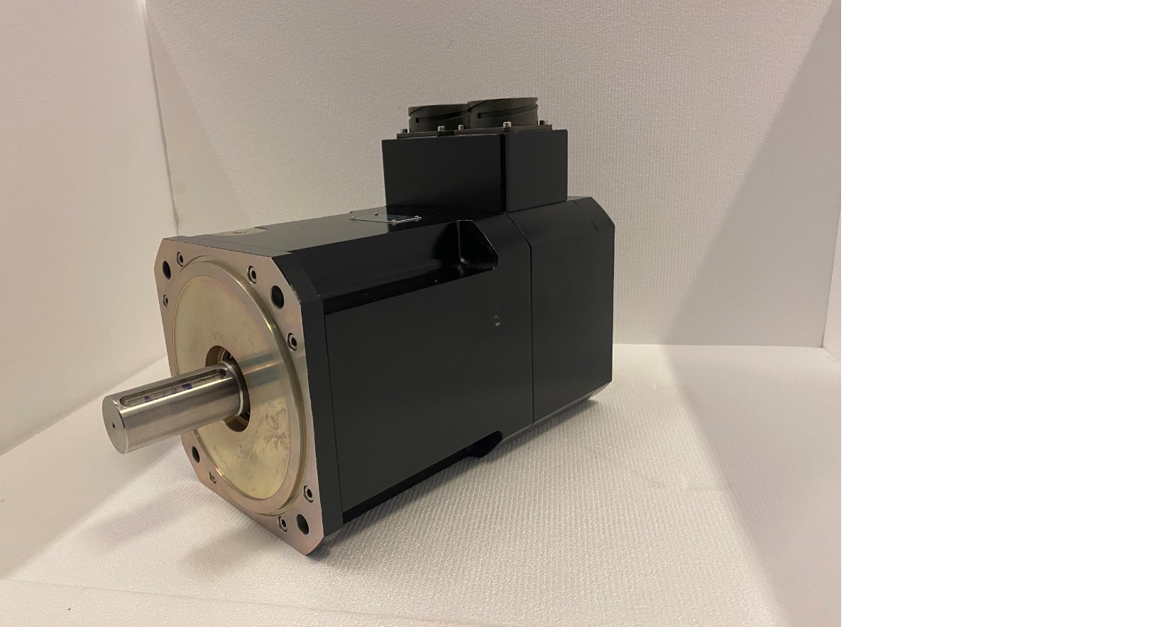 11,4-kW-Askeri-Servo-Motor