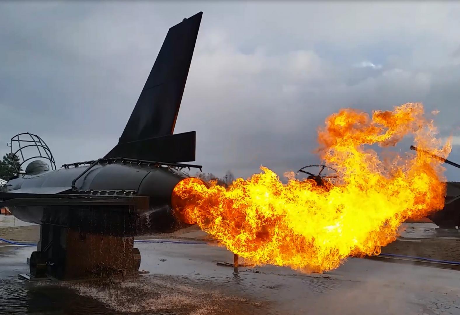 Jet-Uçağı---Motor-Yangını